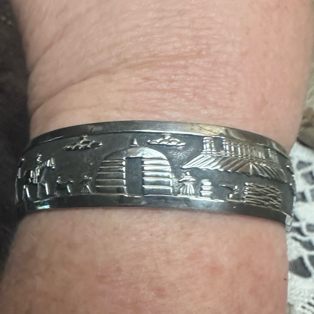 Johnny Begay Vintage Navajo Storyteller Bracelet and Vintage Navajo Earrings - Picture 3 of 9